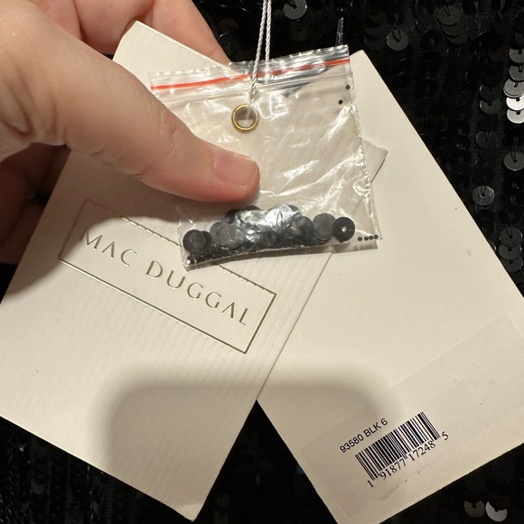 NWT Mac Duggal Sequined Asymmetric Sheath Dress With Slit - size 6 - Picture 7 of 7